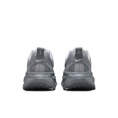 Кроссовки Nike Vomero 18