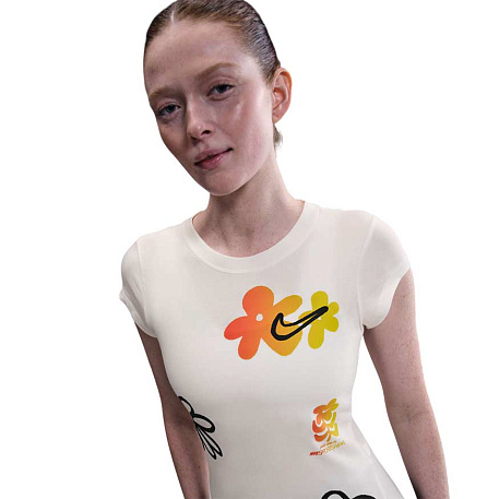 Футболка Nike Sportswear Tight Short-Sleeve Graphic T-Shirt