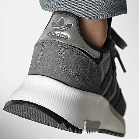 Кроссовки Adidas RETROPY F2