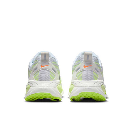 Кроссовки Nike Vomero 18