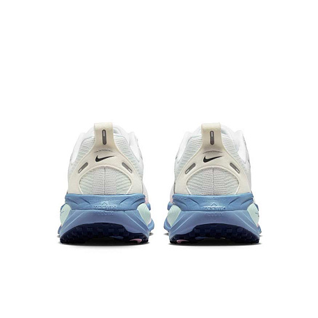 Кроссовки Nike Vomero 18