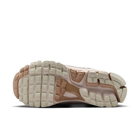 Кроссовки Nike Zoom Vomero 5 Chrome
